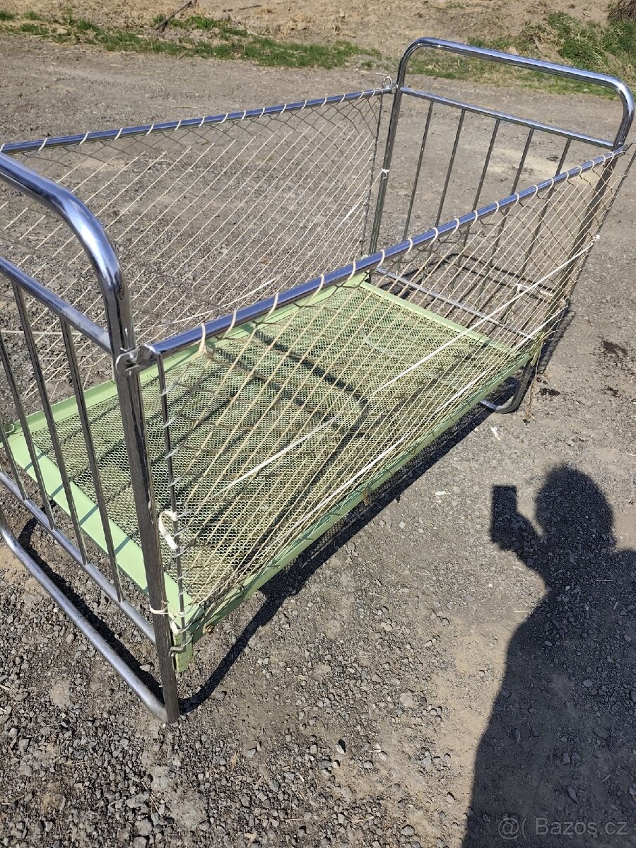 Chromovaná postýlka - 2