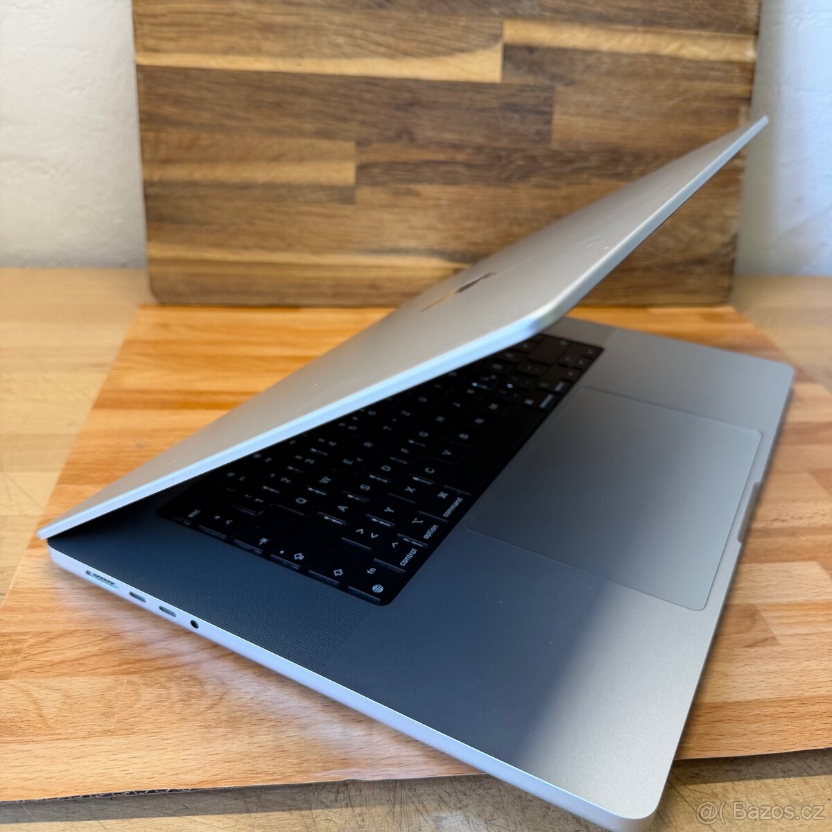 MacBook Pro M1 (12 měsíců záruka) - 2