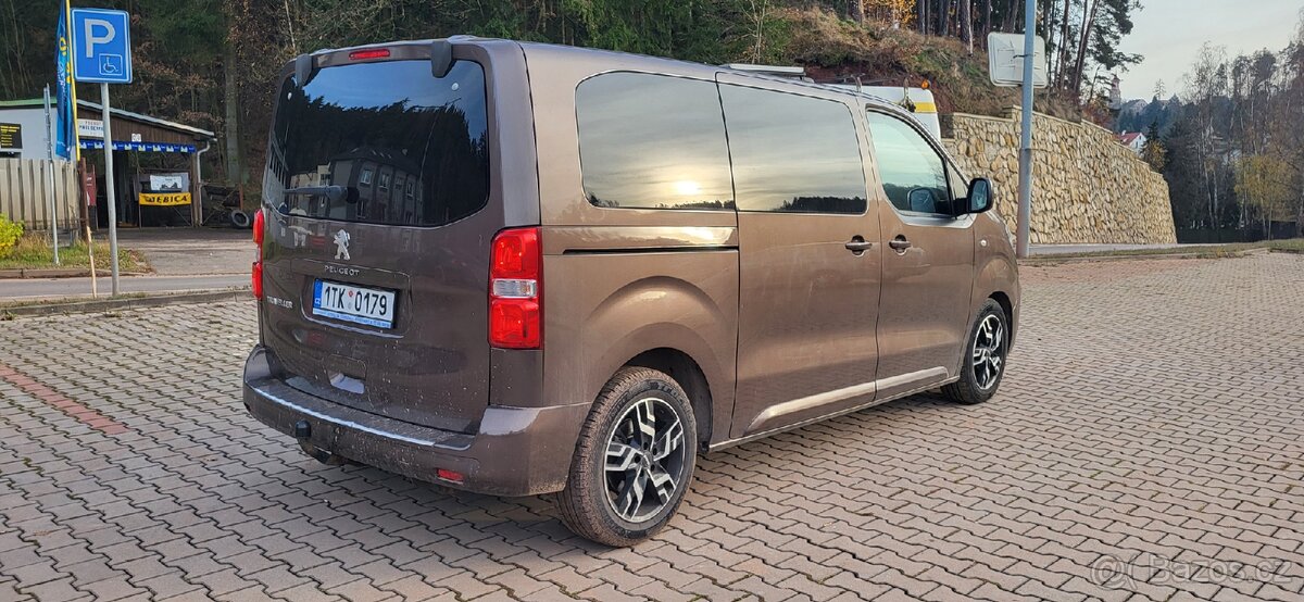 Peugeot Traveller obytný 8 míst - 2