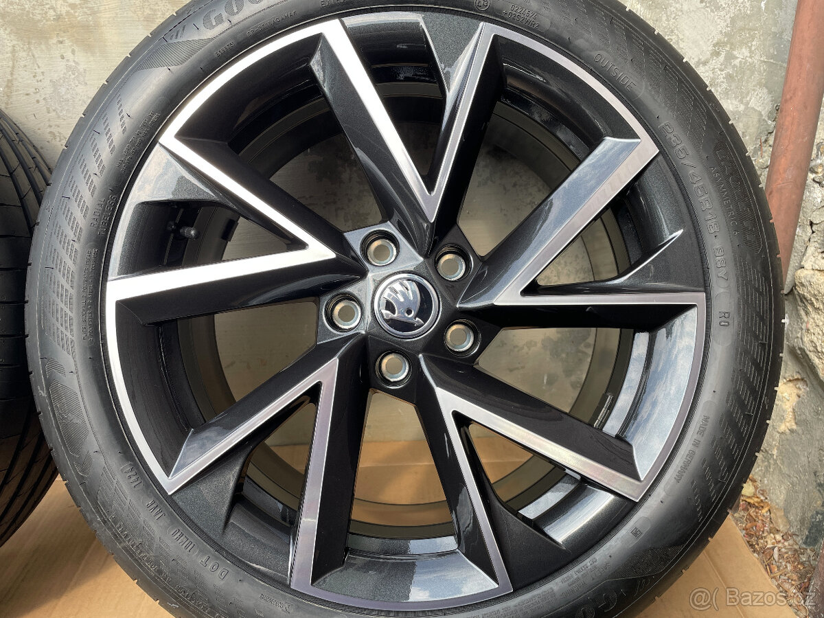 NOVÁ ORIGINÁL R18 SADA ŠKODA SUPERB III 235/45/18 R.V. 2024 - 2