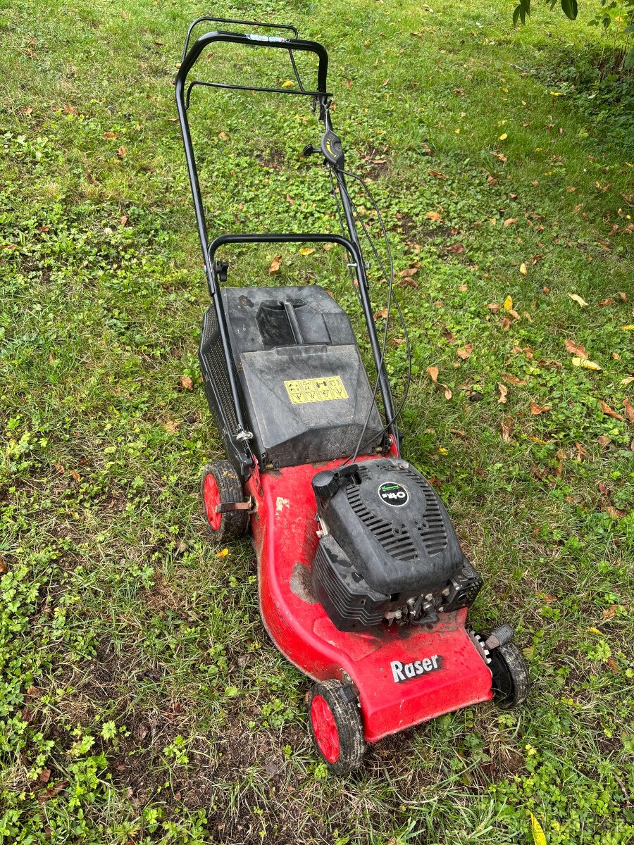 Benzínová sekačka s pojezdem R 484 TR - 2