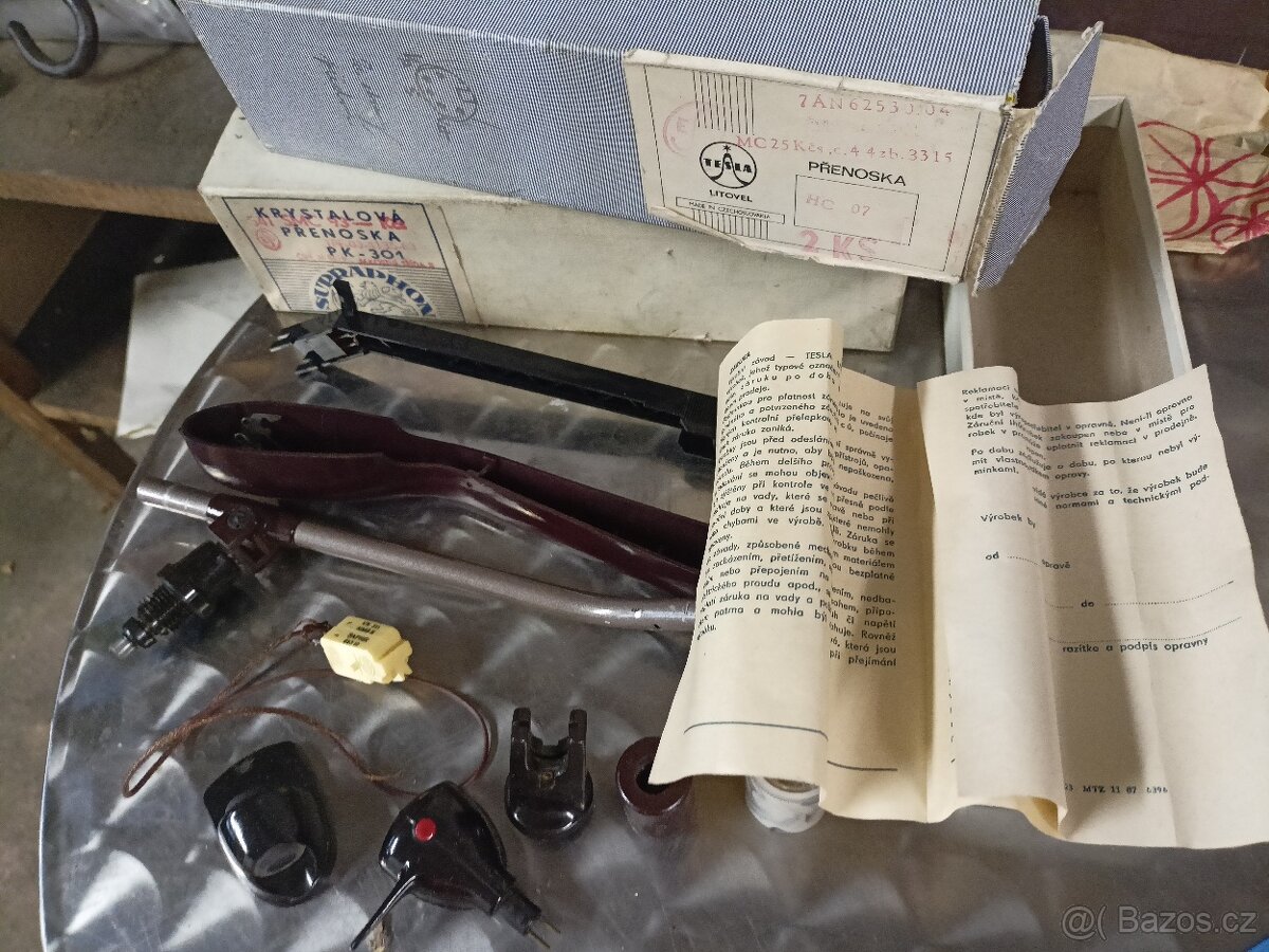 Přenosky, díly na gramofon + krabičky - 2