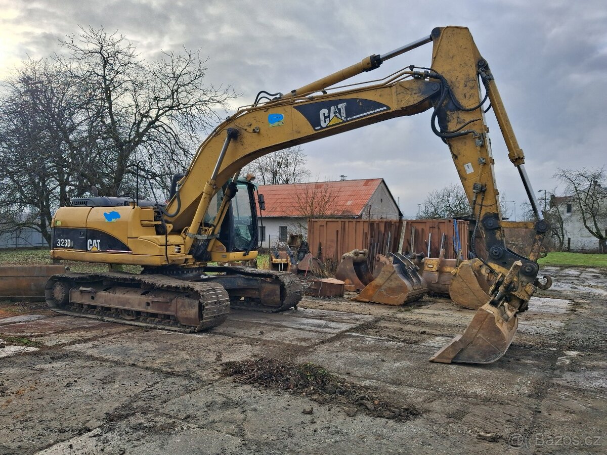 Prodám pásový caterpillar 323dl - 2