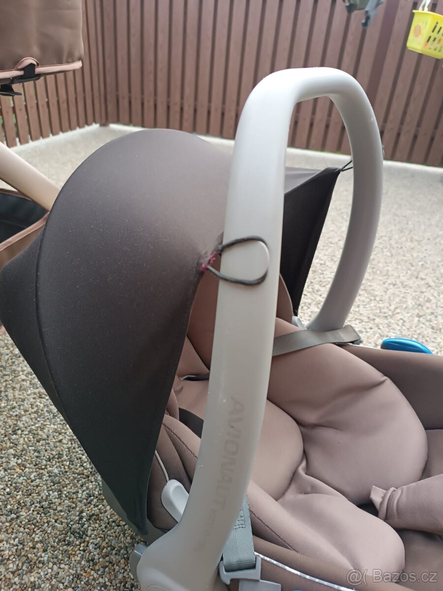 Kočárek + autosedačka - 2
