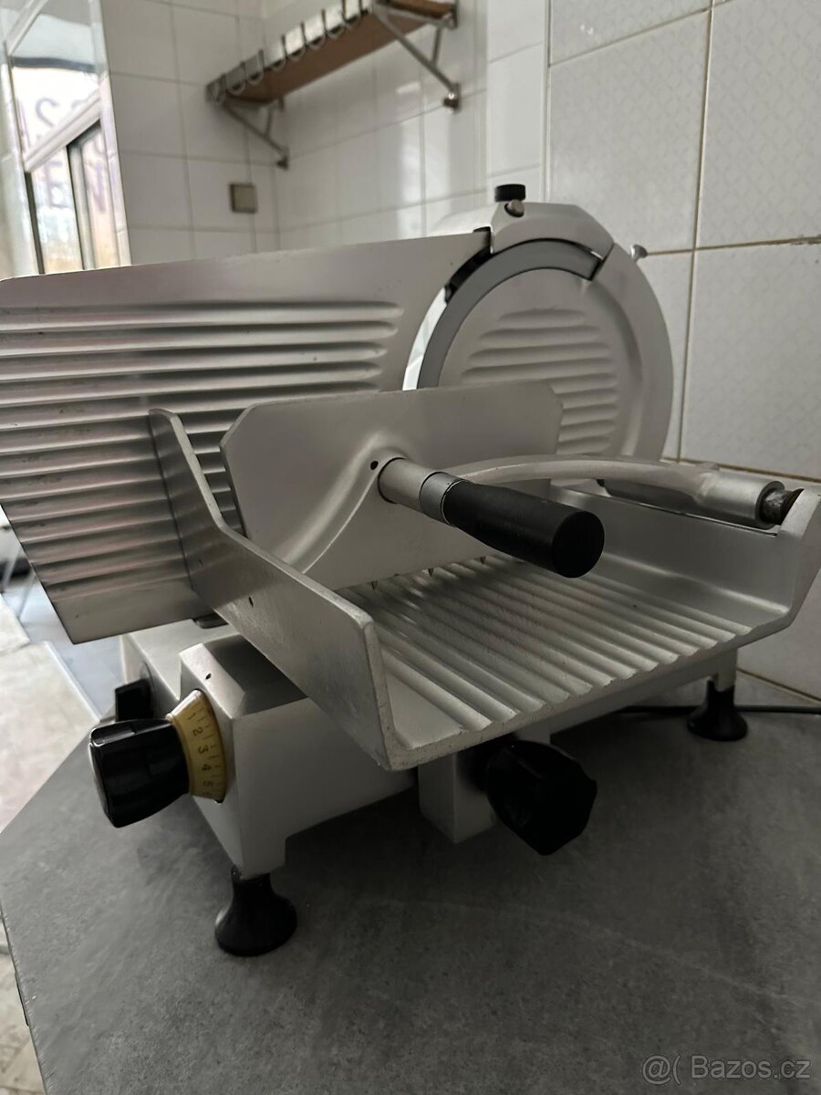 🥩 Profesionálnà nerezový nářezový stroj – nářezák - 2