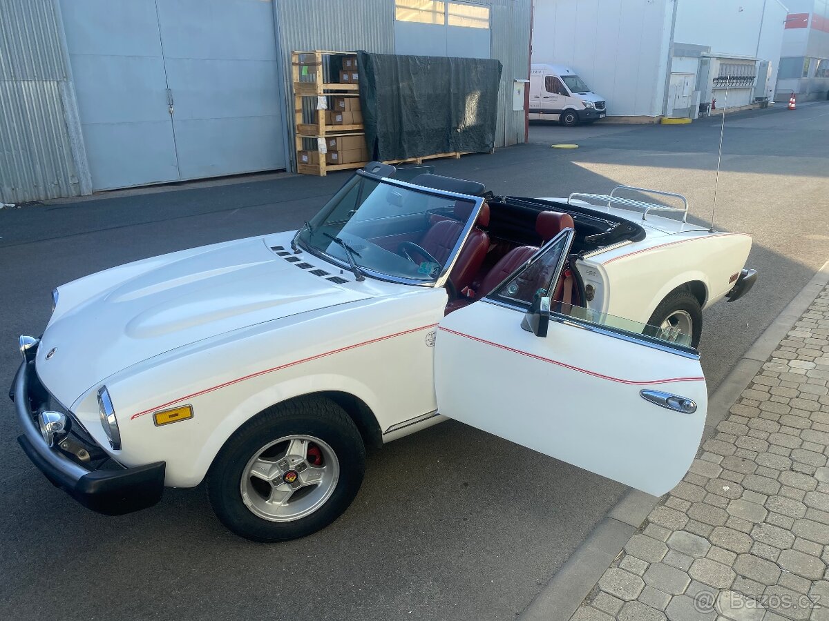 Spider 124 , 1977 bílé SPZ - 2