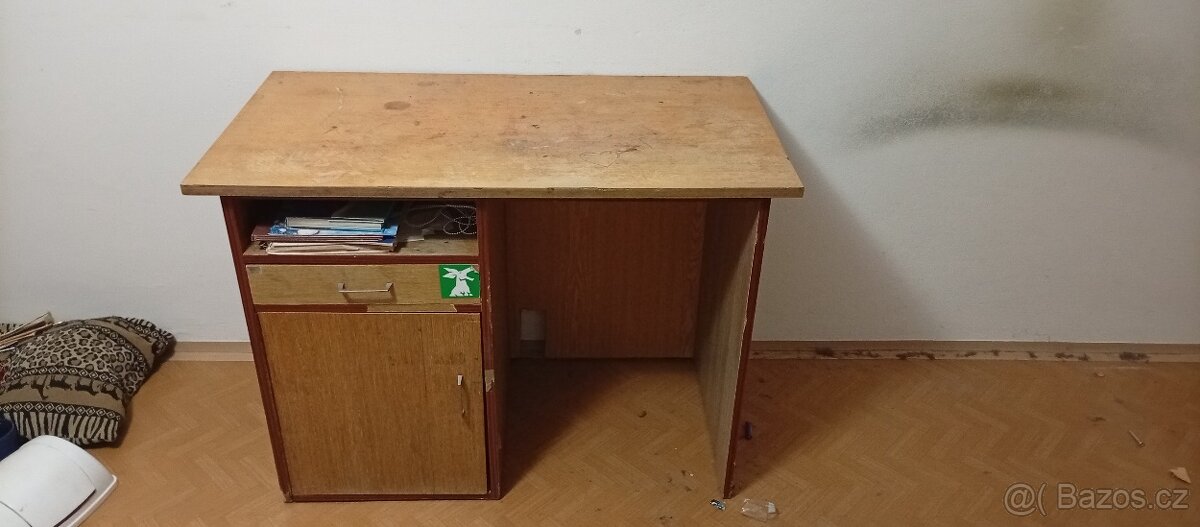 Daruji za odvoz skříně a psací stoly - 2