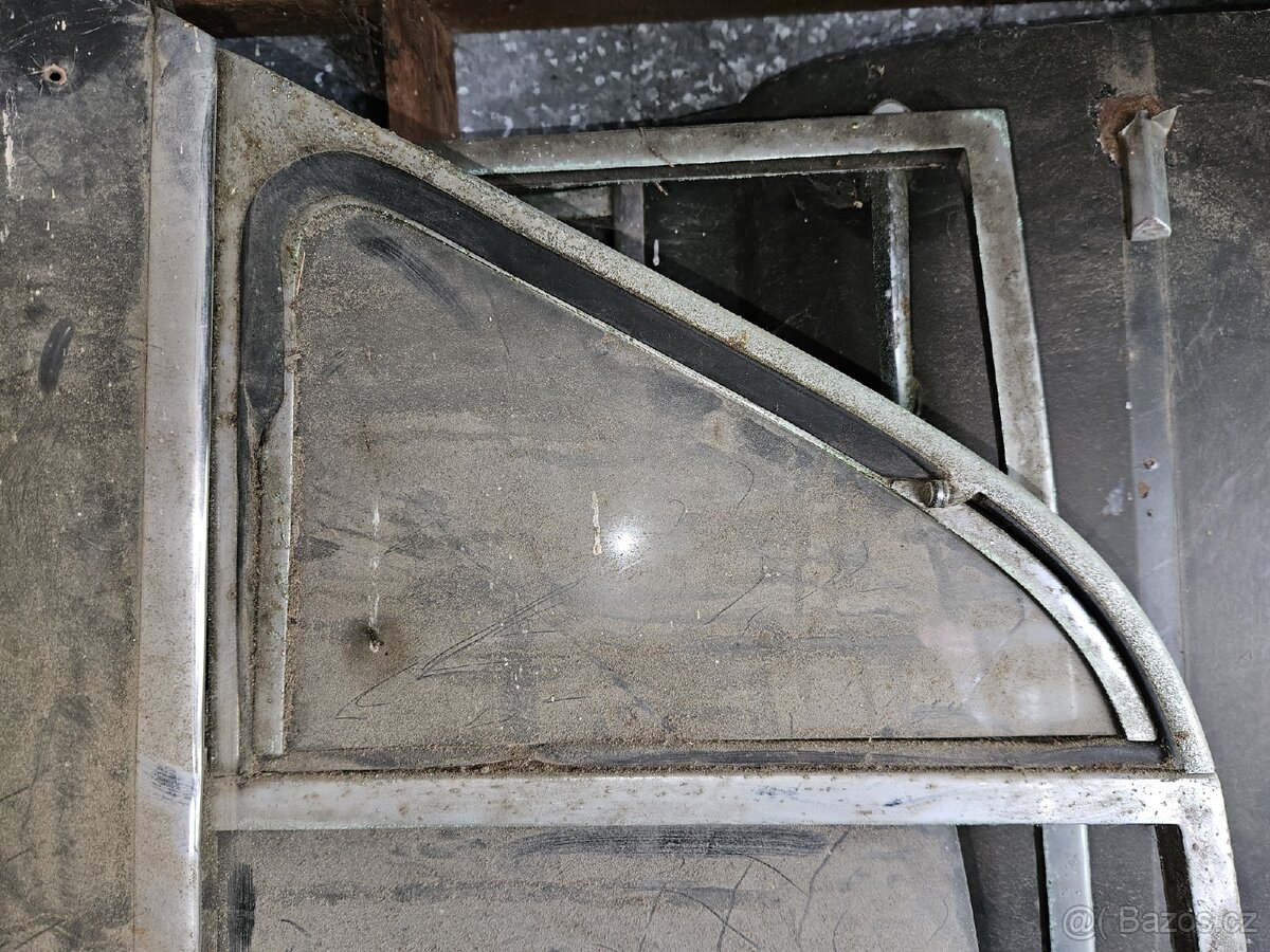 Tatra 603 dveře, rámy, nádrž - 2