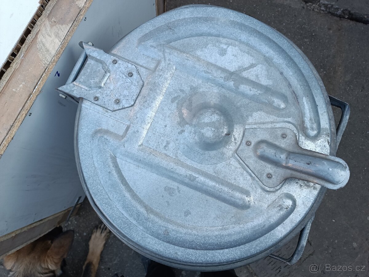 Prodám plechovou popelnici - 2