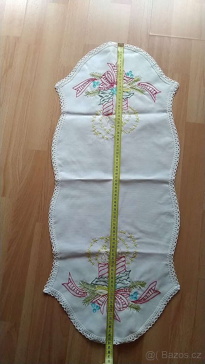 Vyšívaný ubrus - 2