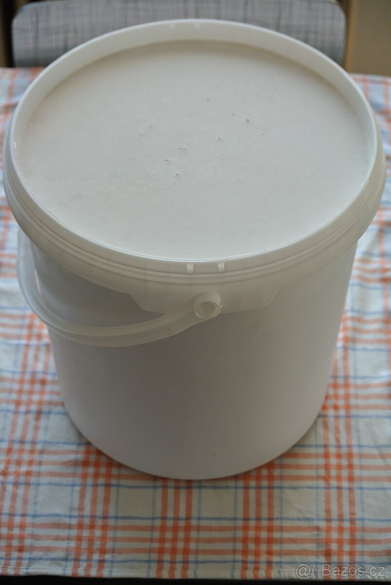 Med v platových potravinářských vědrech - 10ti litrových - 2