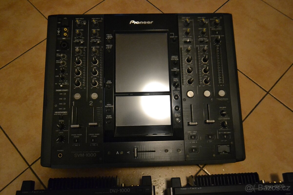 1 Pioneer SVM 1000, 2 Pioneer DVJ-X1 - 2
