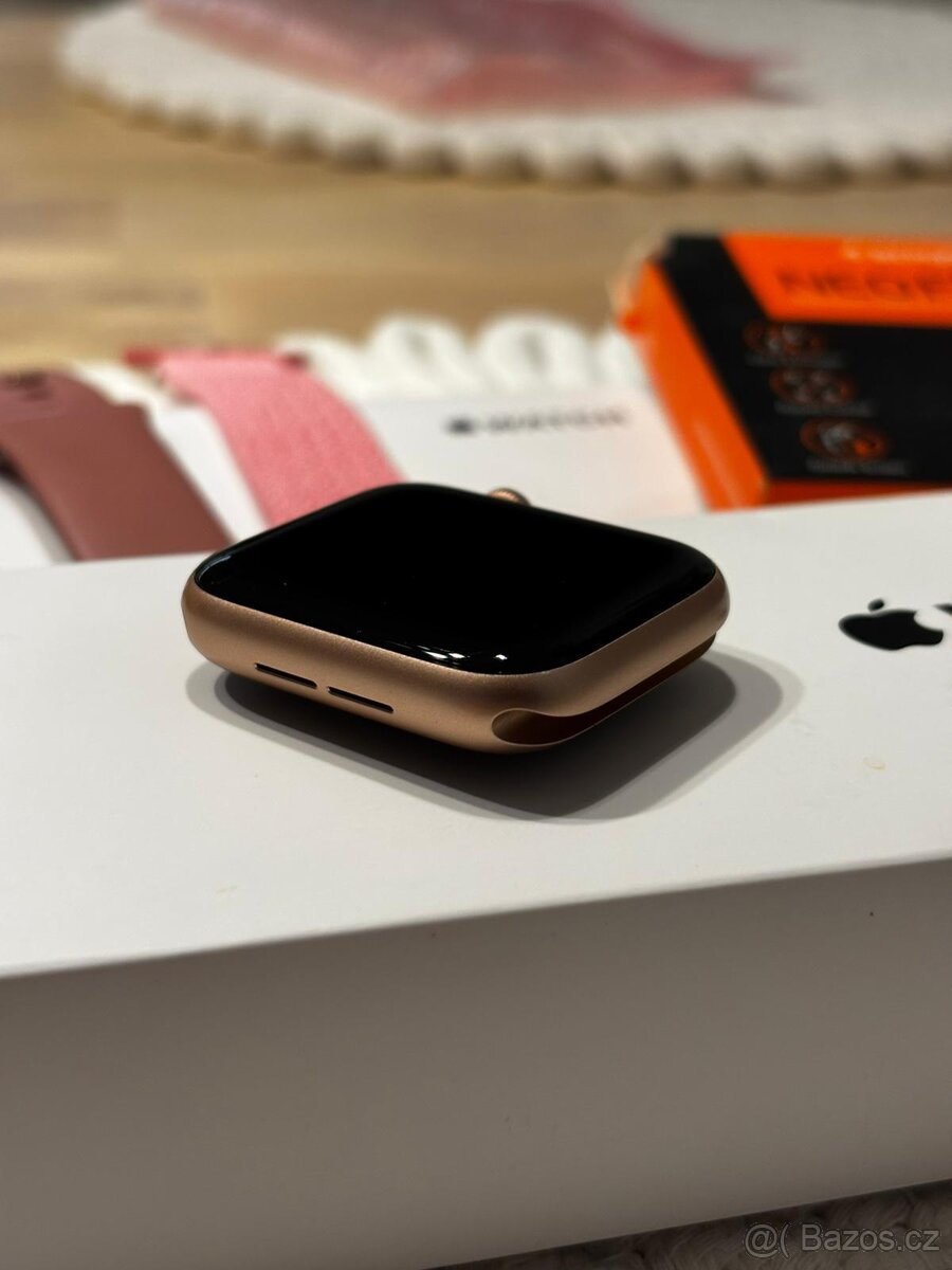 Apple Watch SE (2022) 44mm Gold Aluminum - 2