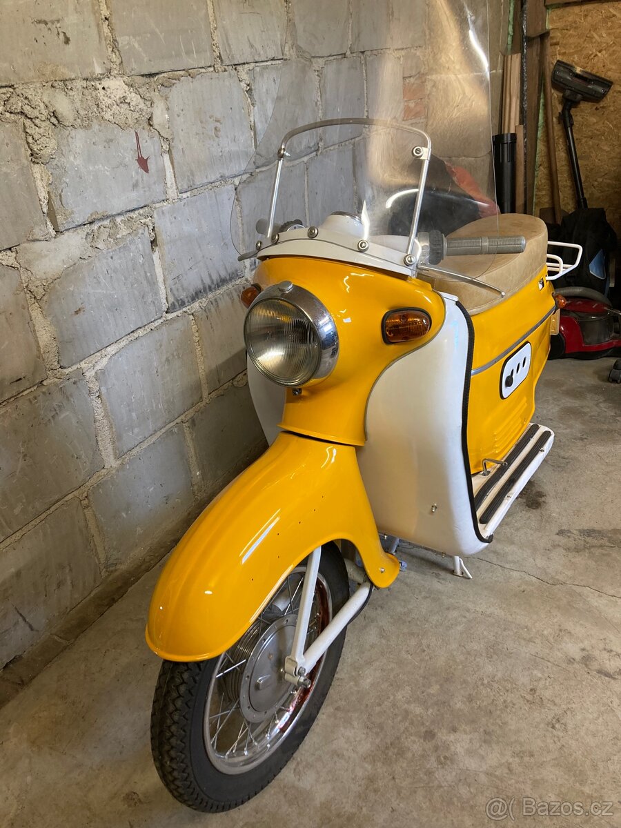 Skůtr Manet S125/03 - 2