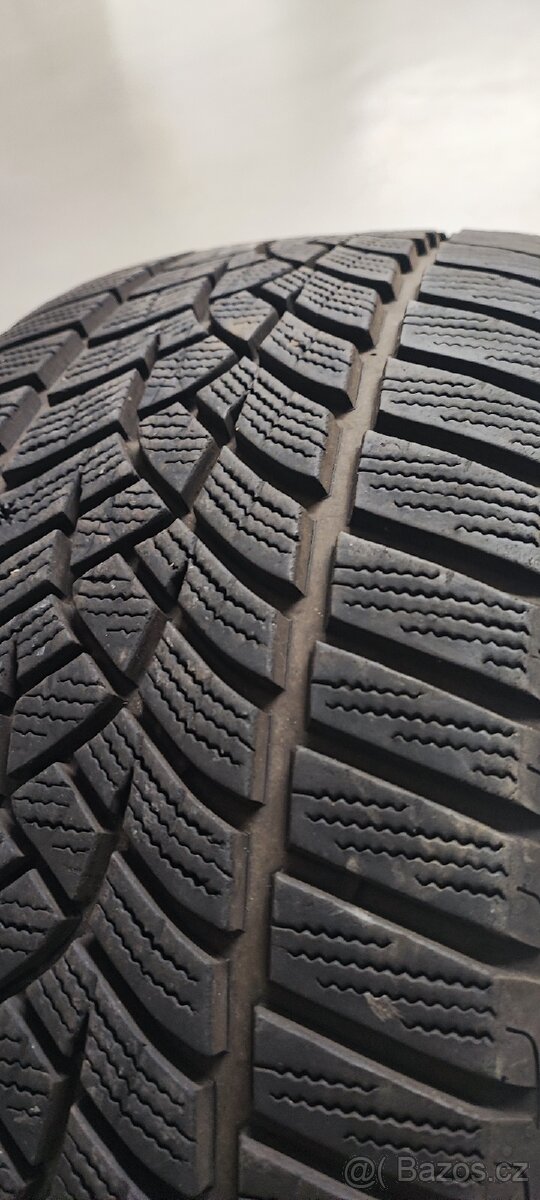 1ks 225/40/19 Goodyear Ultra, DOT 3021, vzorek 8.0mm. - 2