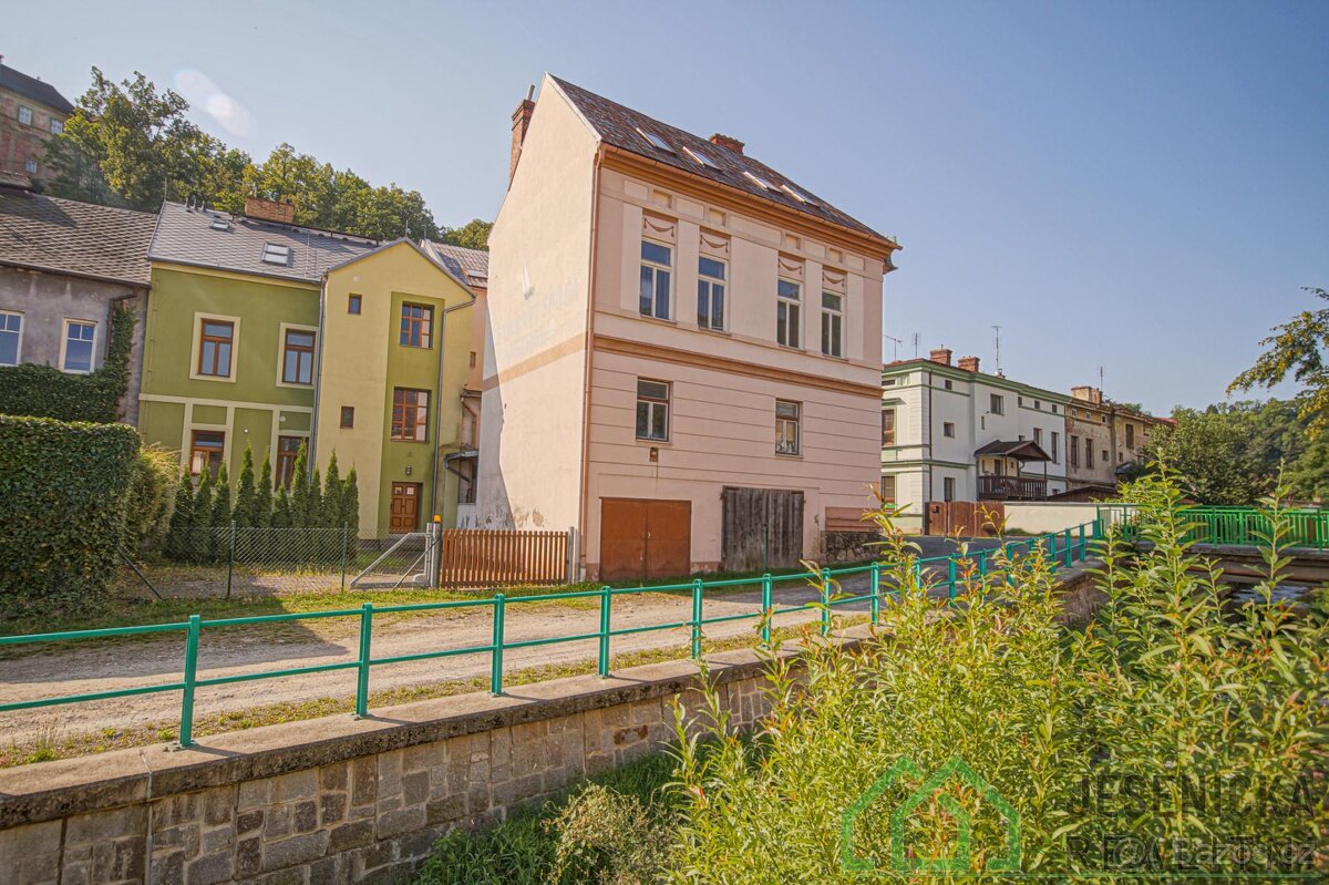 Prodej rodinného domu s restauraci. - 2