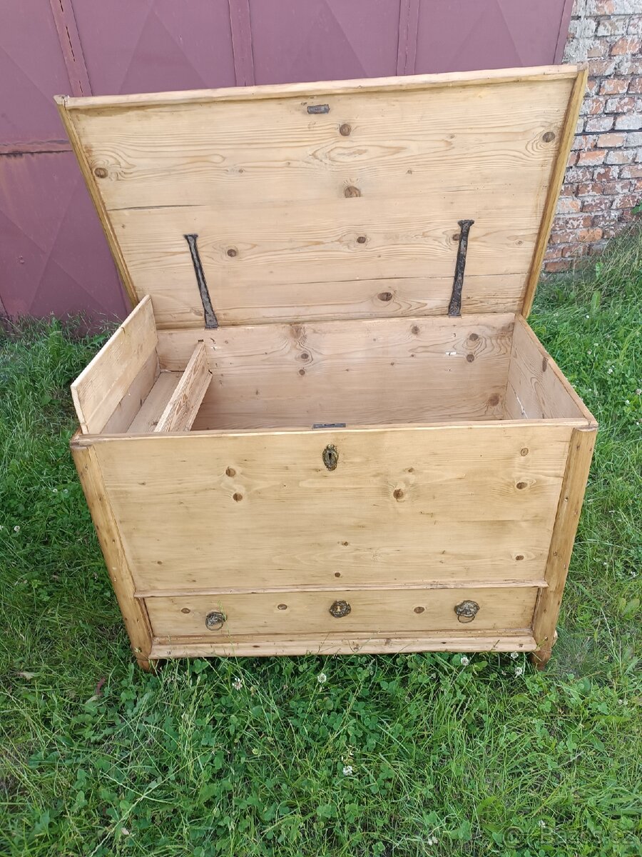 Truhla se zásuvkou - 2