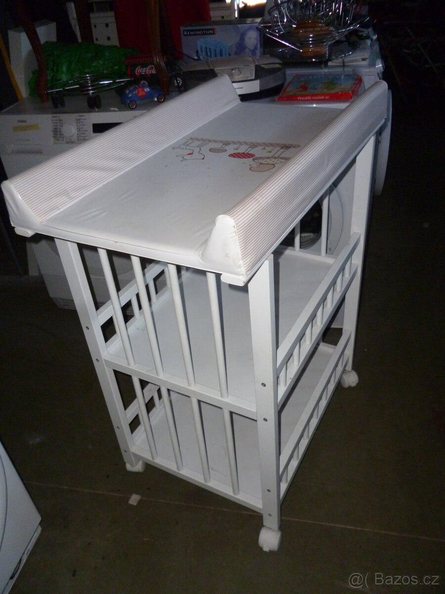 přebalovací pult na kolečkách - 2