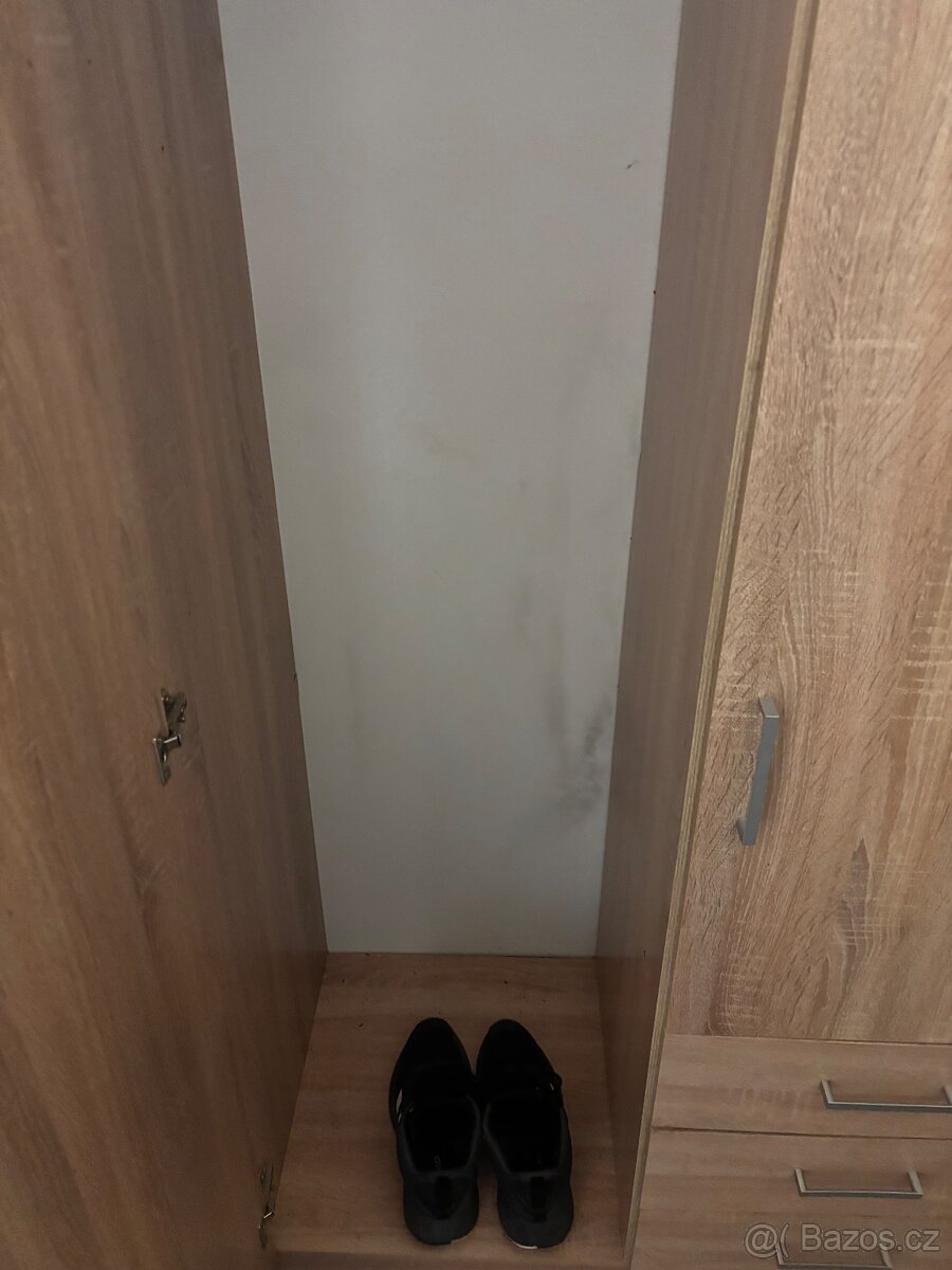 Šatní skříň - 2