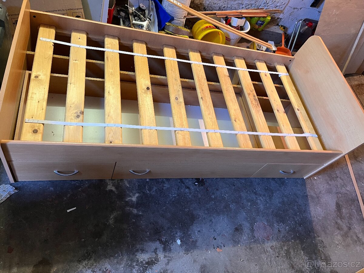 Postel s šuplíky - 2