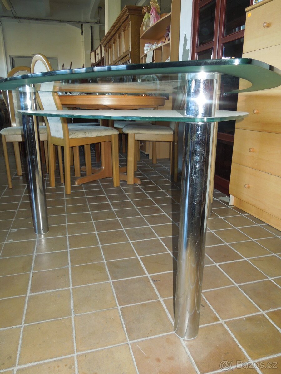 Jídelní stůl skleněný - 2