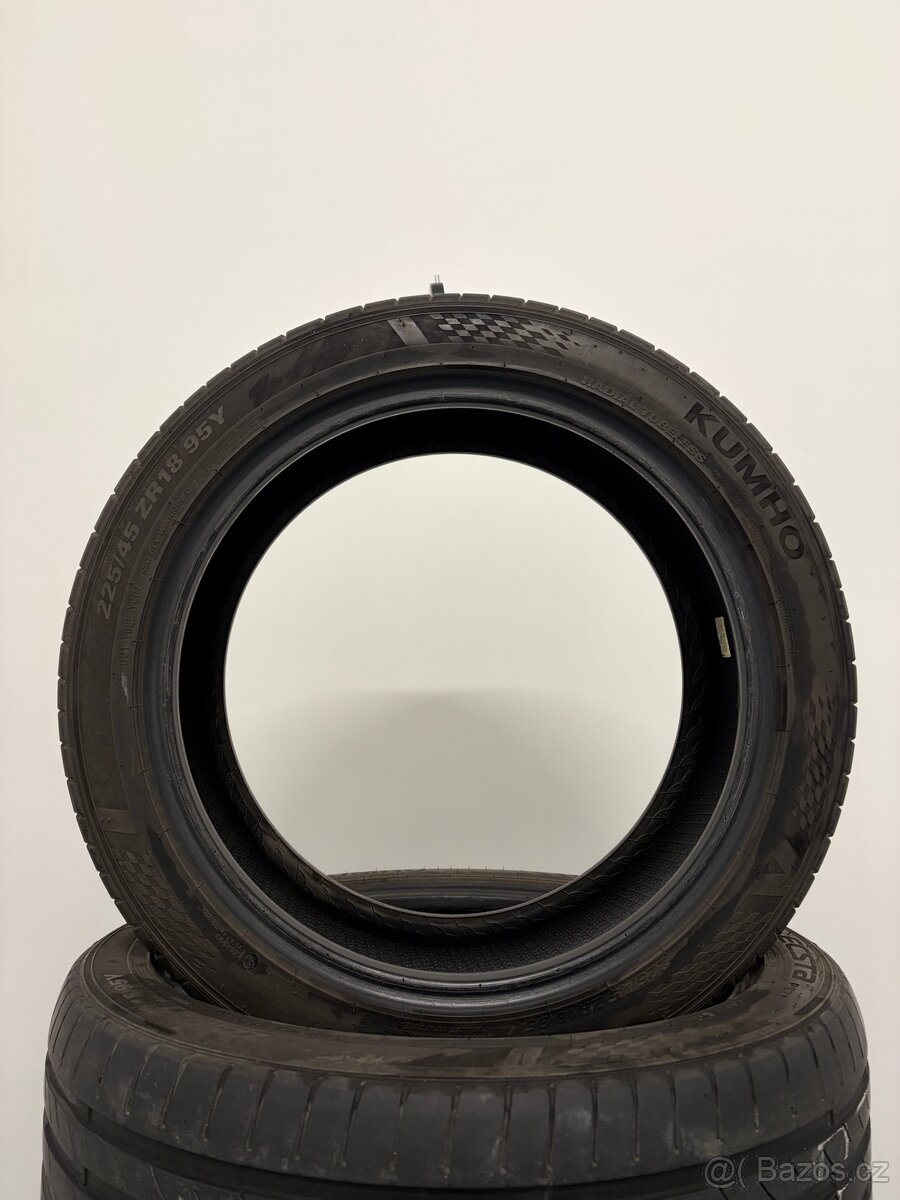 225/45 R18 Kumho ECSTA 2022 - 2