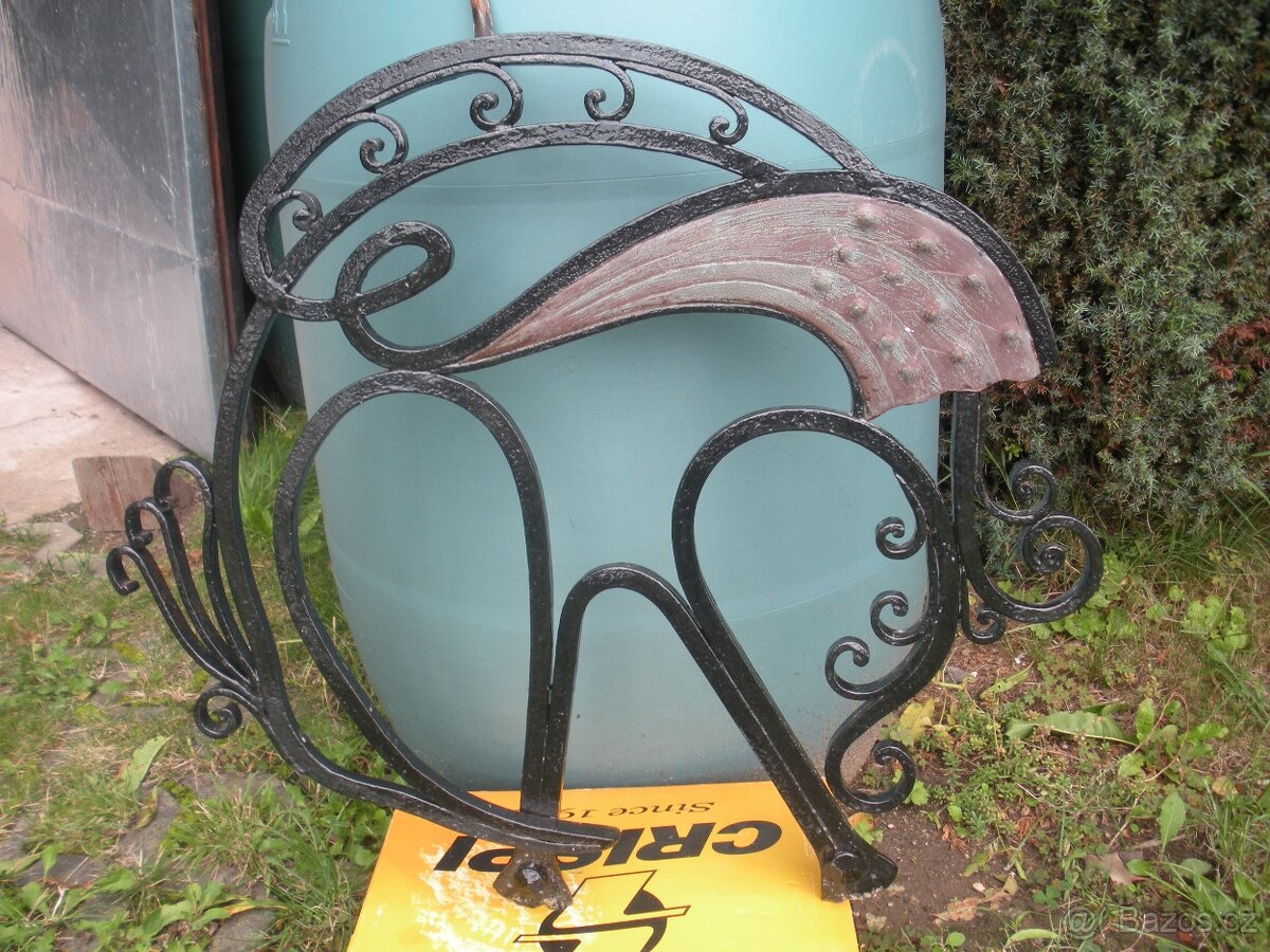 Kovářská ruční práce ve tvaru Páva - 2