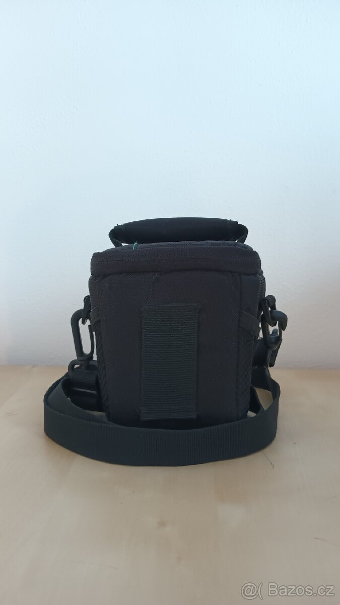 Fotobrašna Rivacase - černá, používaná - 2