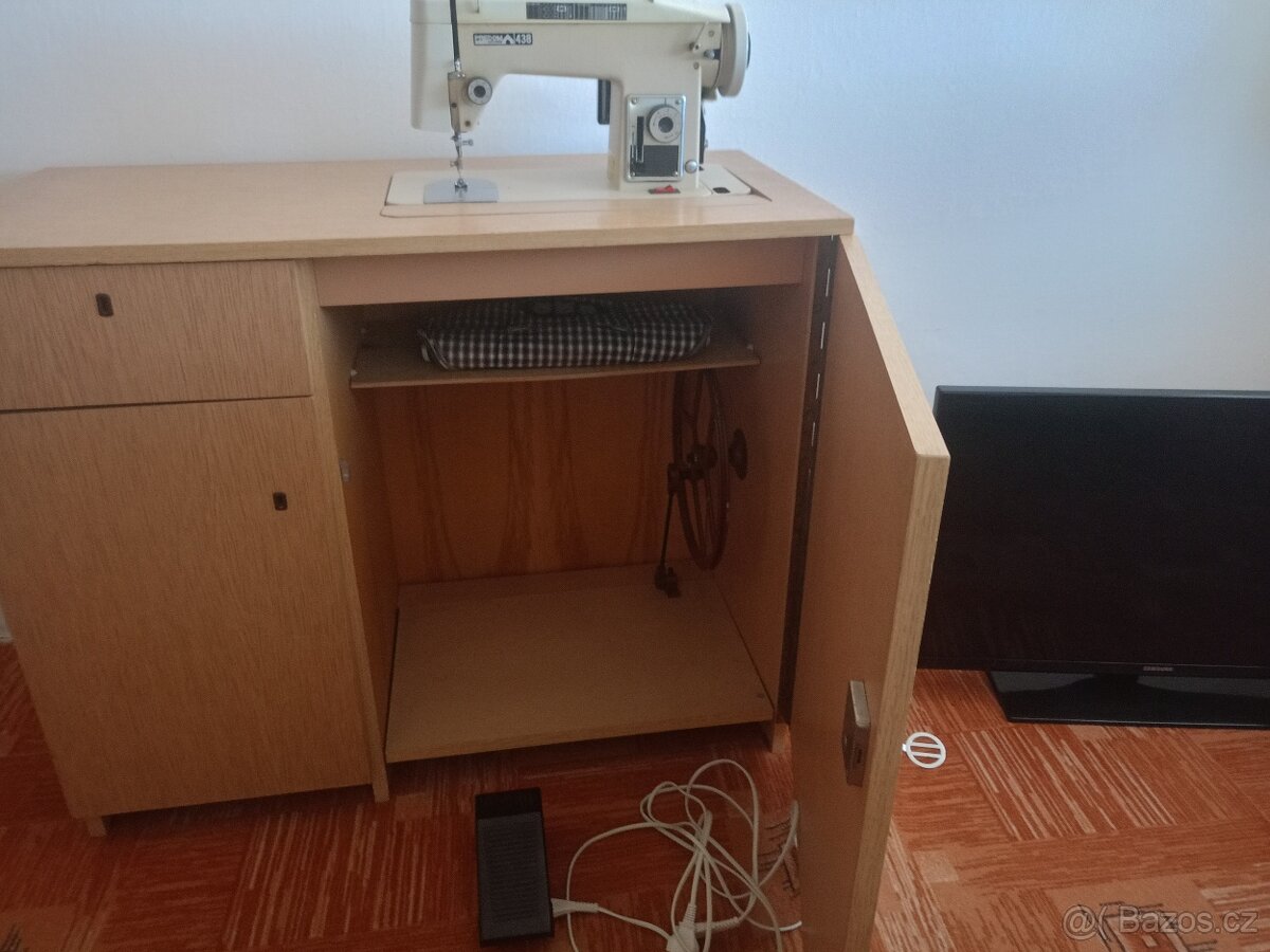 Skříňový šicí stroj - 2