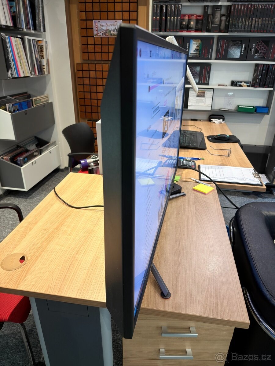 ASUS ROG Swift PG43UQ - 43 palců 4K 144Hz monitor - 2