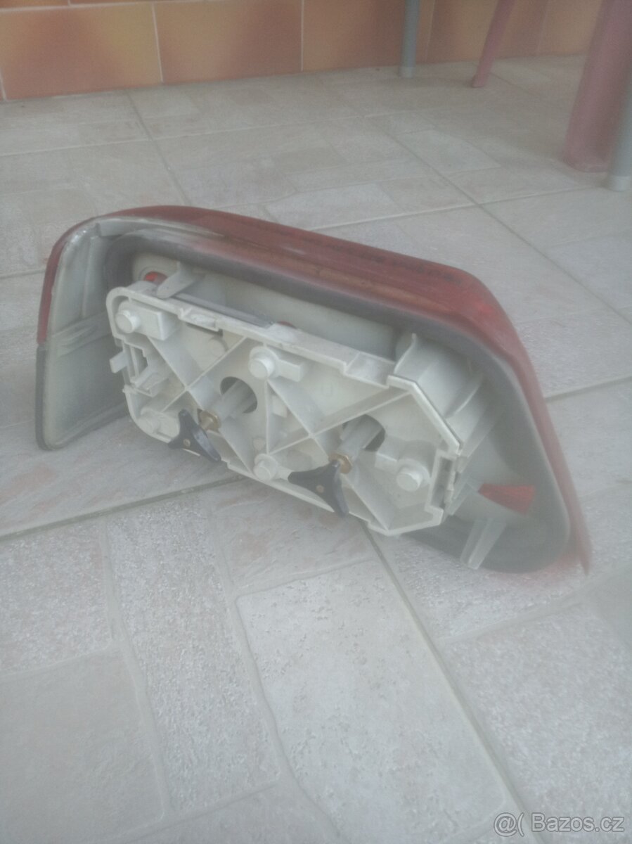 Pravé zadní světlo Peugeot 309 - 2