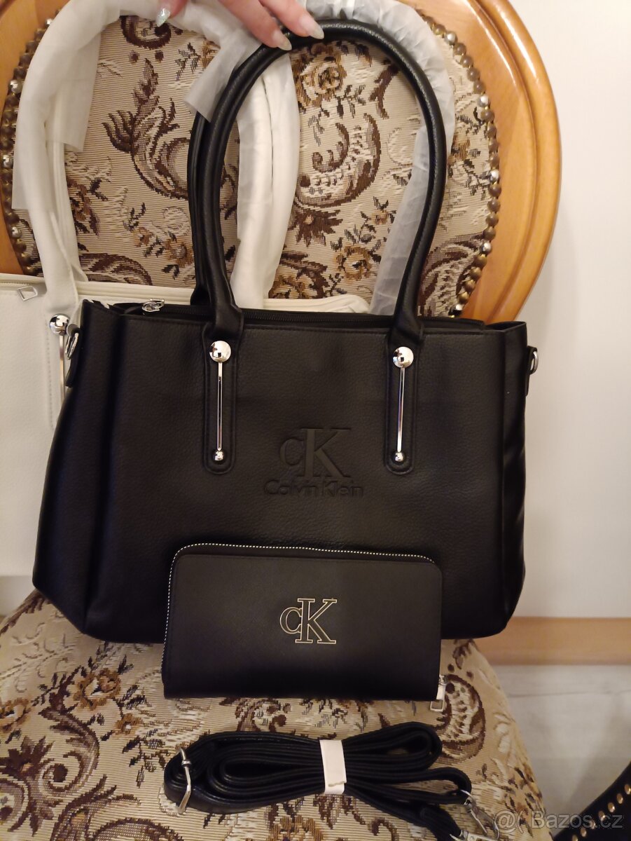 Kabelka Calvin Klein s peněženkou a popruhem. - 2