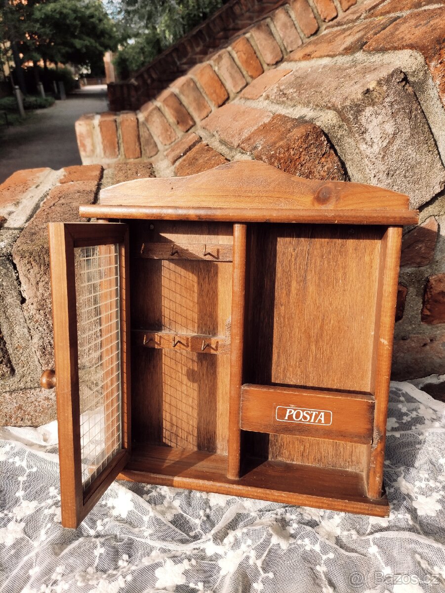 Skříňka italská na poštu a klíče - 2