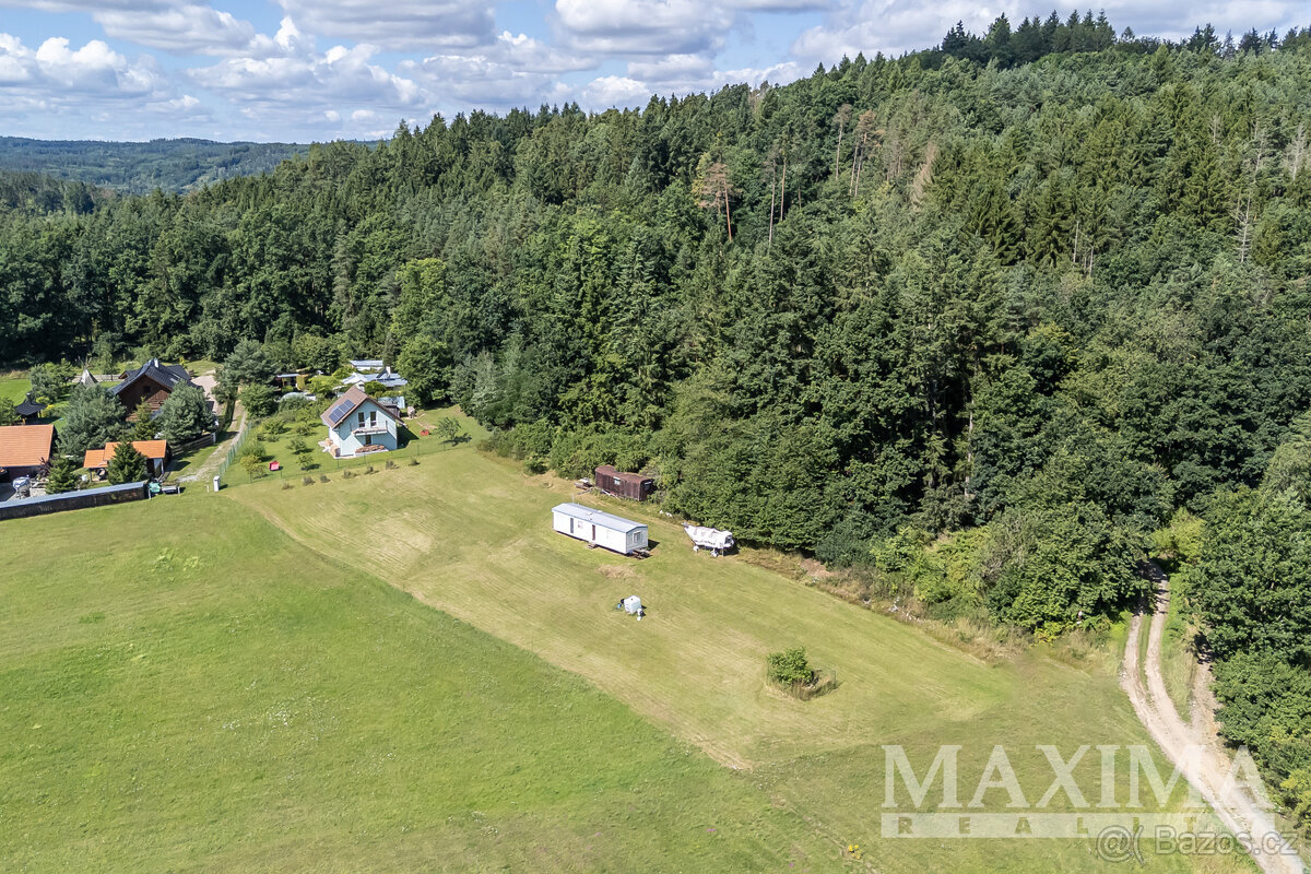 Pozemek o ploše 2863 m2 - Klučenice, Kamenice - 2