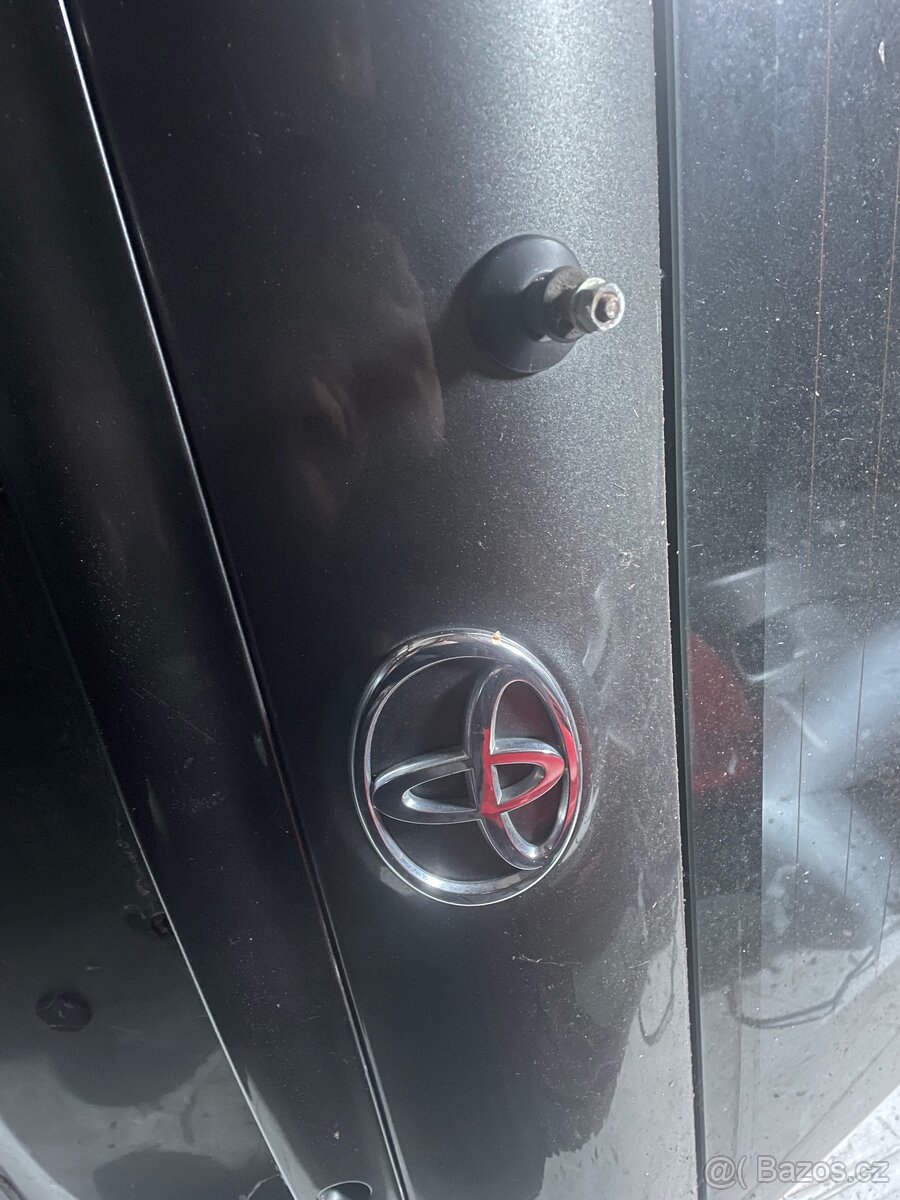 Víko kufru Toyota Corolla e12 - 2