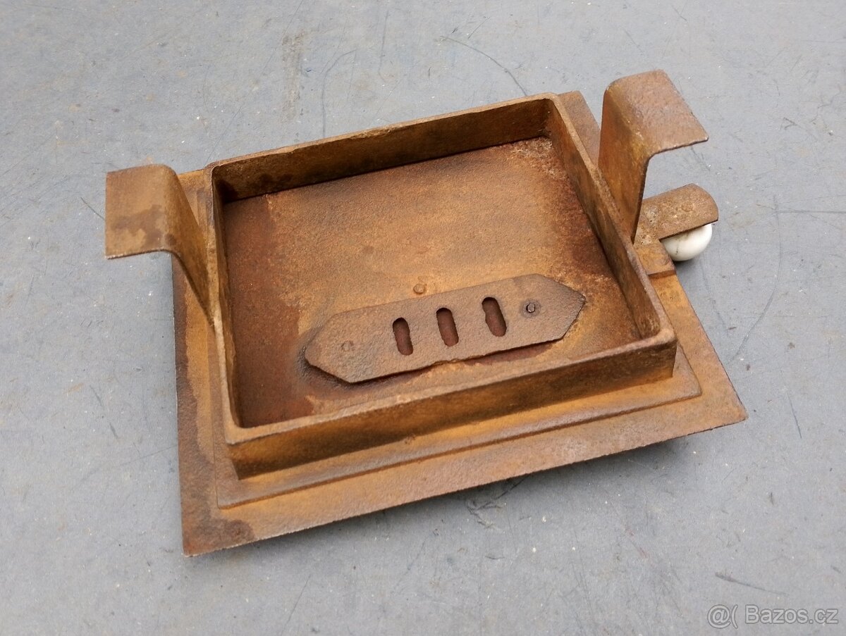 Staré dvířka na kamna - 2