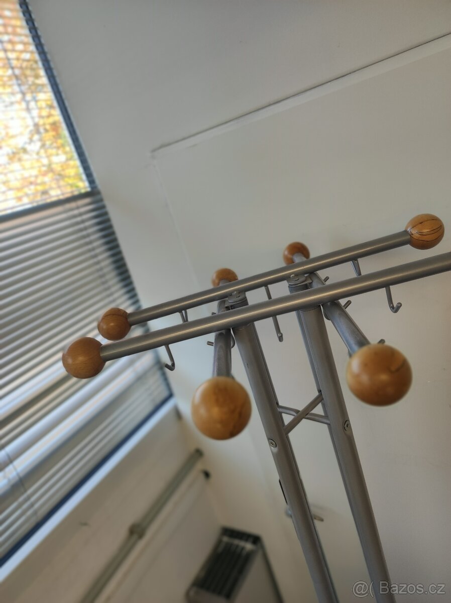 Věšák na oblečení - 2