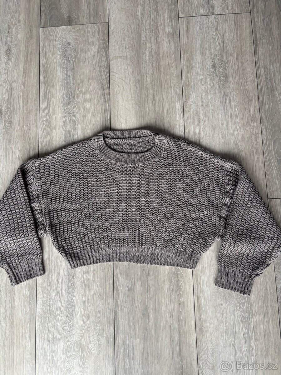 Krátký volný svetr - 2