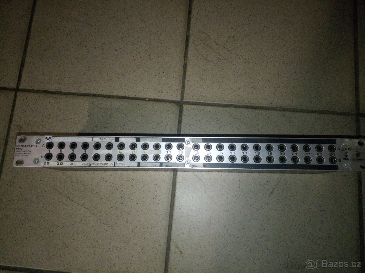 Slučovač Rozbočovač Behringer prvek - 2