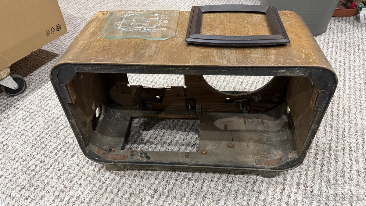 Radio - kabinet - skříň + skleněná stupnice - 2