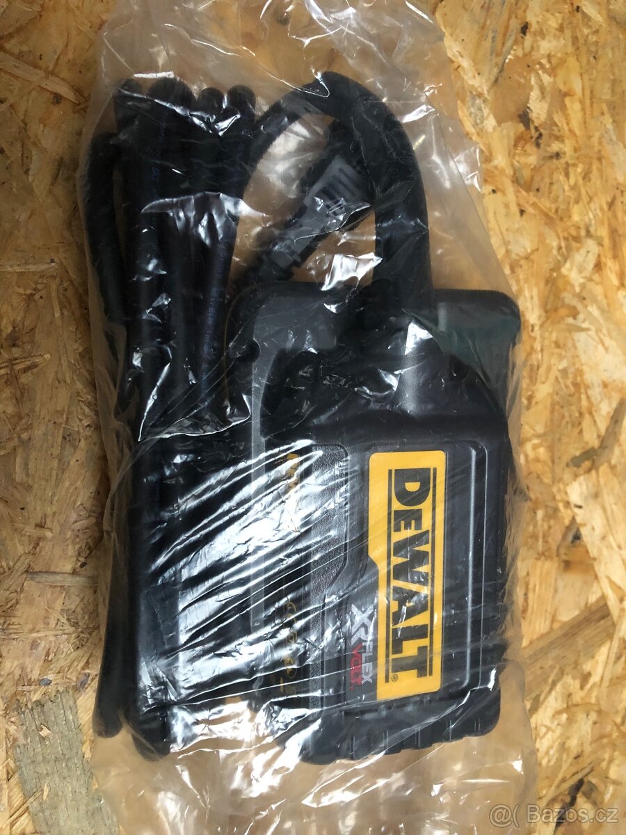 DeWALT DCB500 - 2