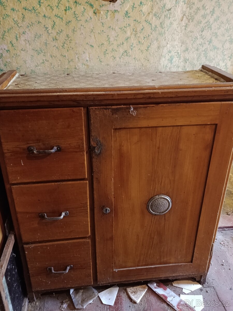 Staré skříně - 2