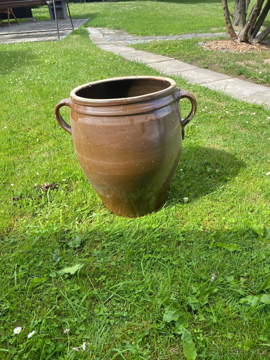 kamenný květináč - 2