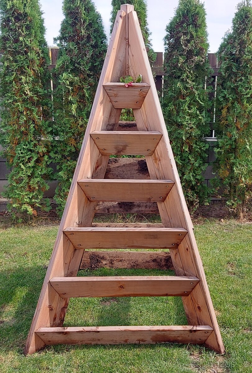 Vyvýšený záhon pyramida - 2