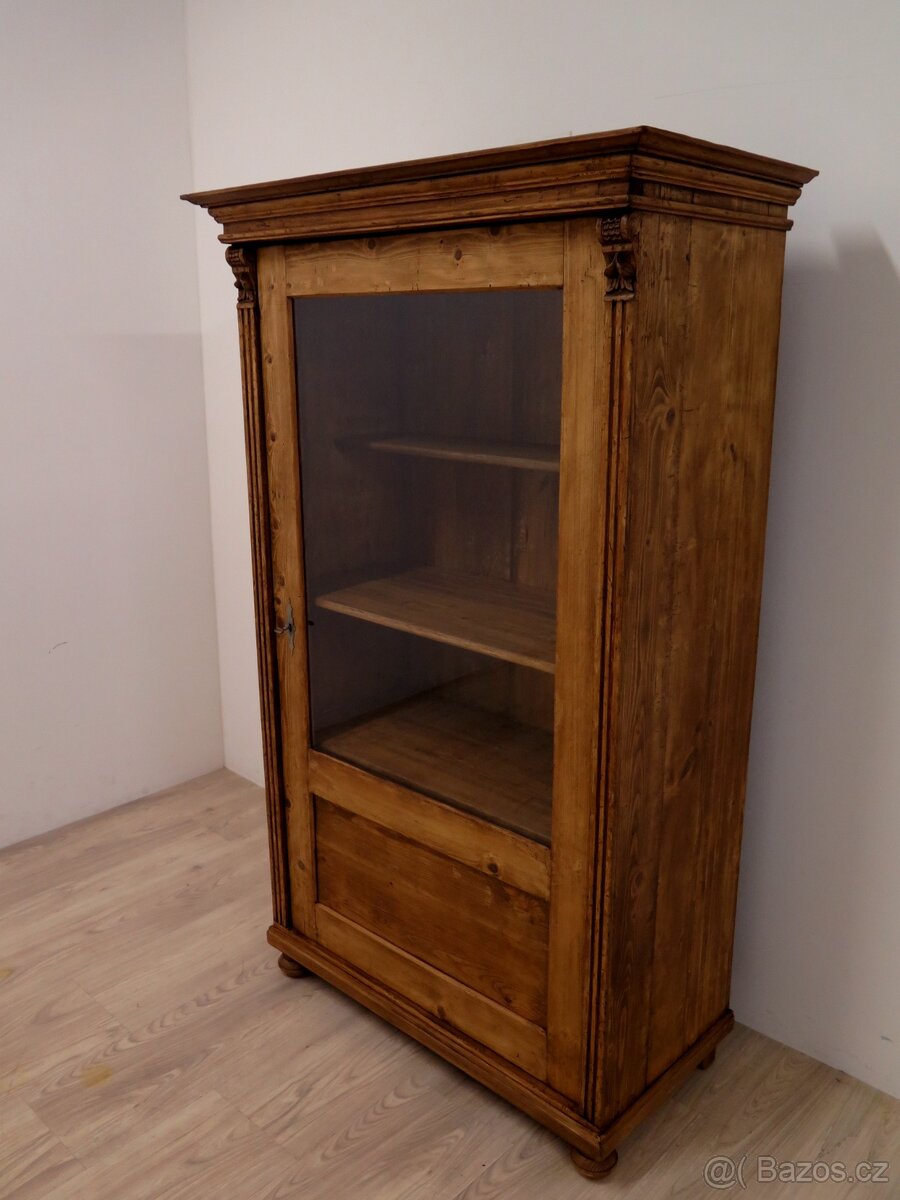 Starožitná vitrína - originál - 2