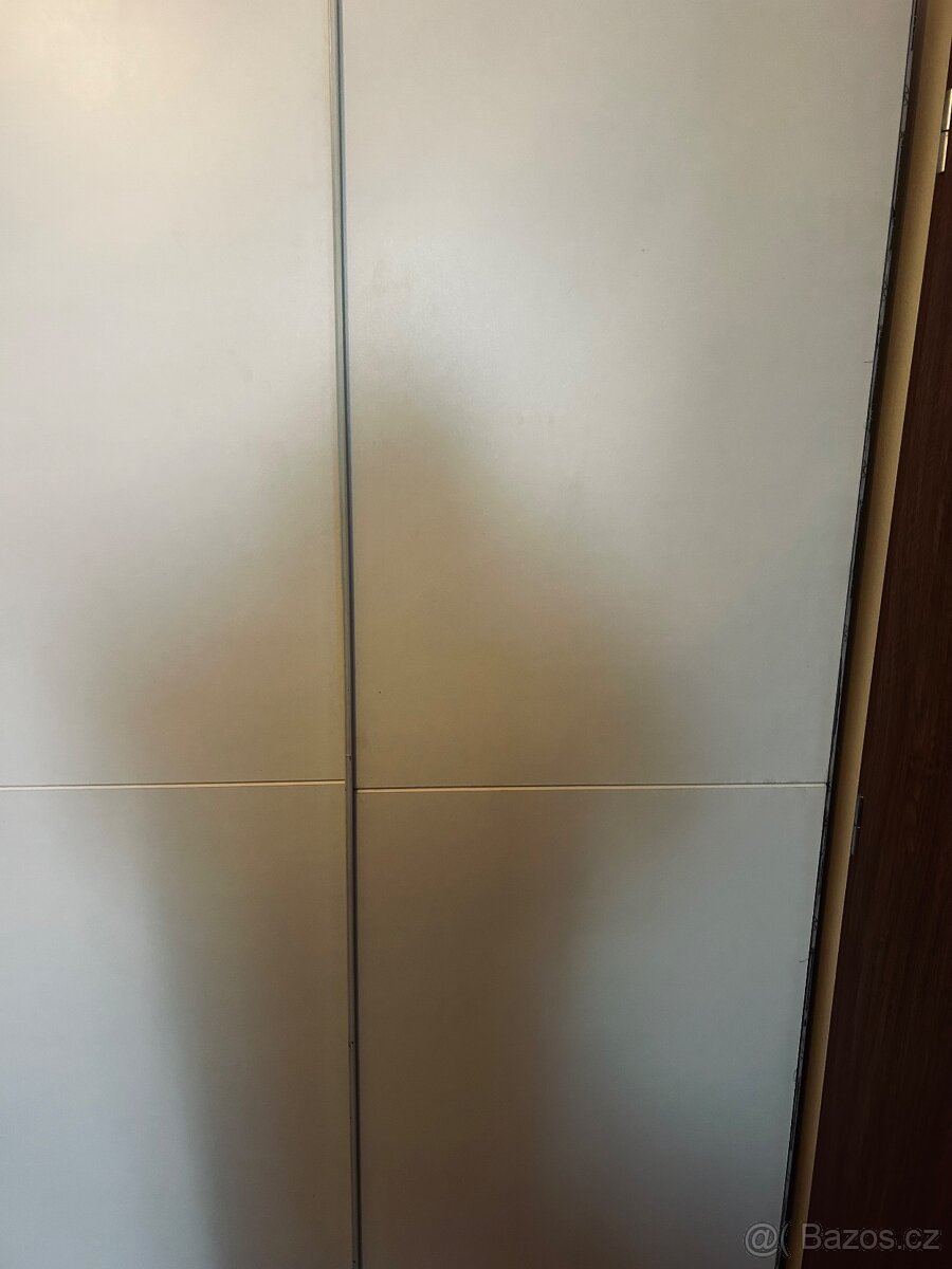 Šatní skříň - 2