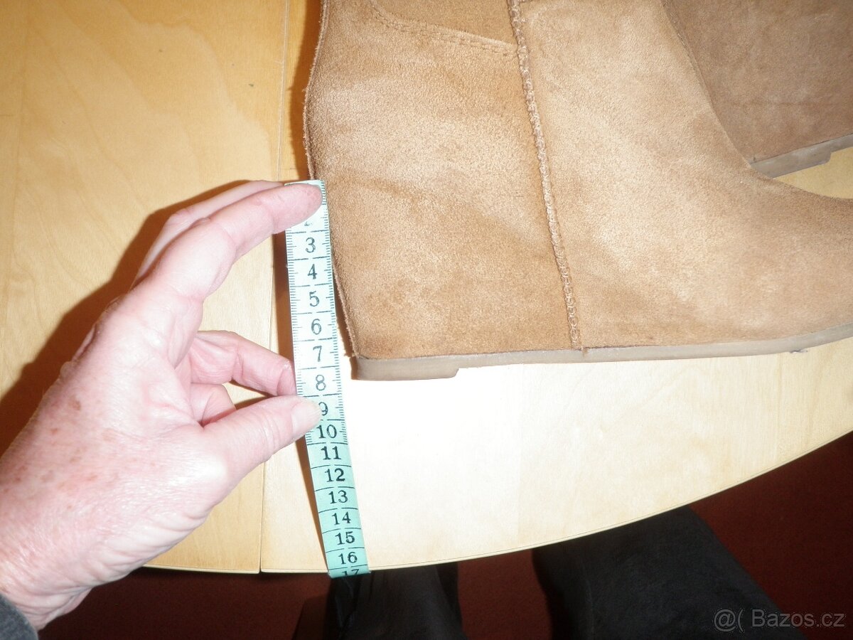 dámské semišové kotníkové kozačky - vel. 38 - 2