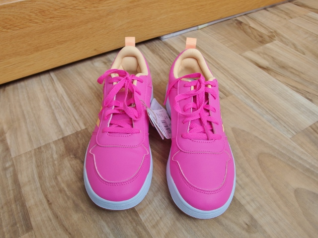 Prodám šaty zn. H&M. Velikost dle výrobce 158-164. Nositelné - 2