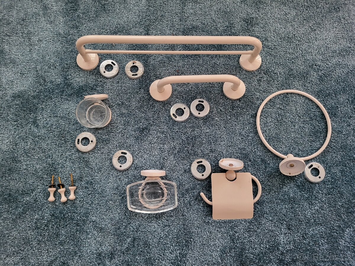 Uchytky do koupelny - 2