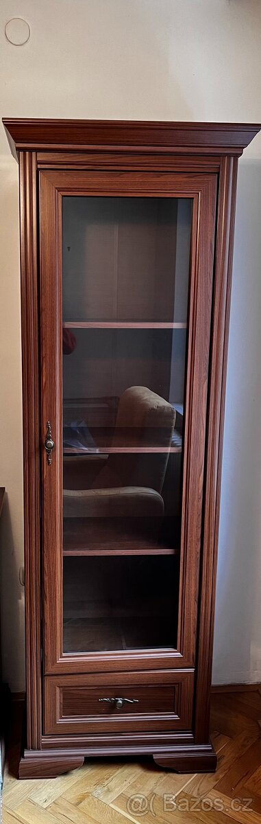 Vitrína vysoká - 2